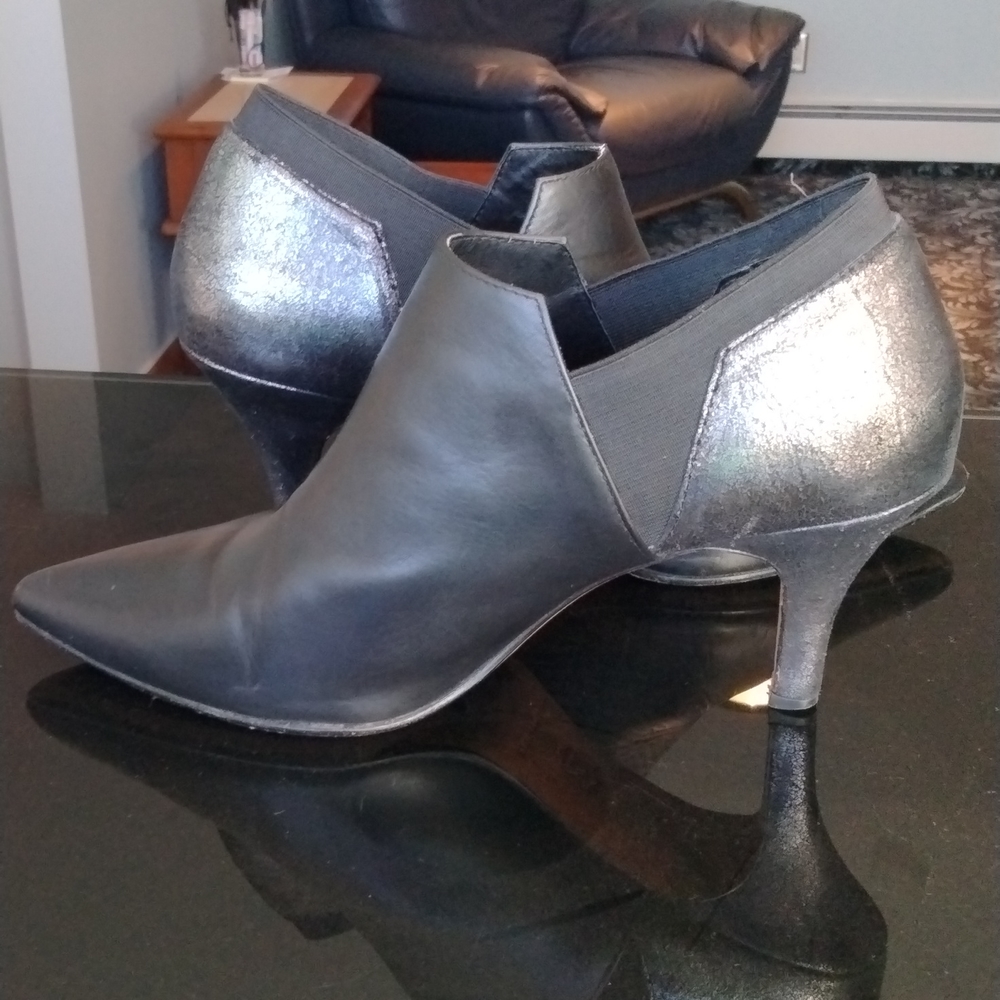 Donald J Pliner black ankle boot size 9 thin heel - Picture 2 of 9